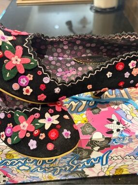 Black Floral Embroidered mid-heel 42